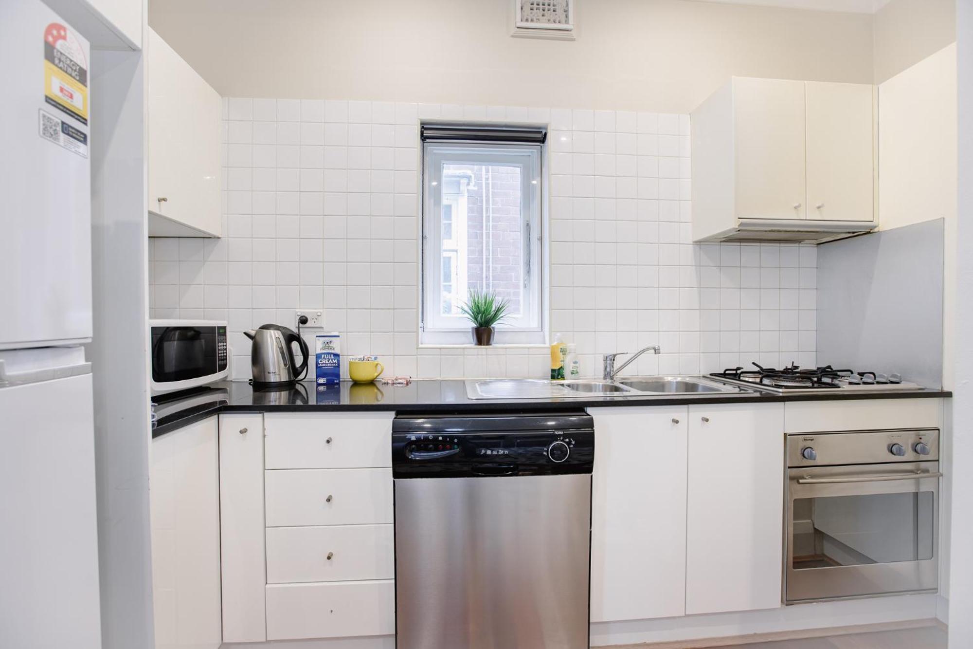 Escape To Neutral Bay -perfect Away From *